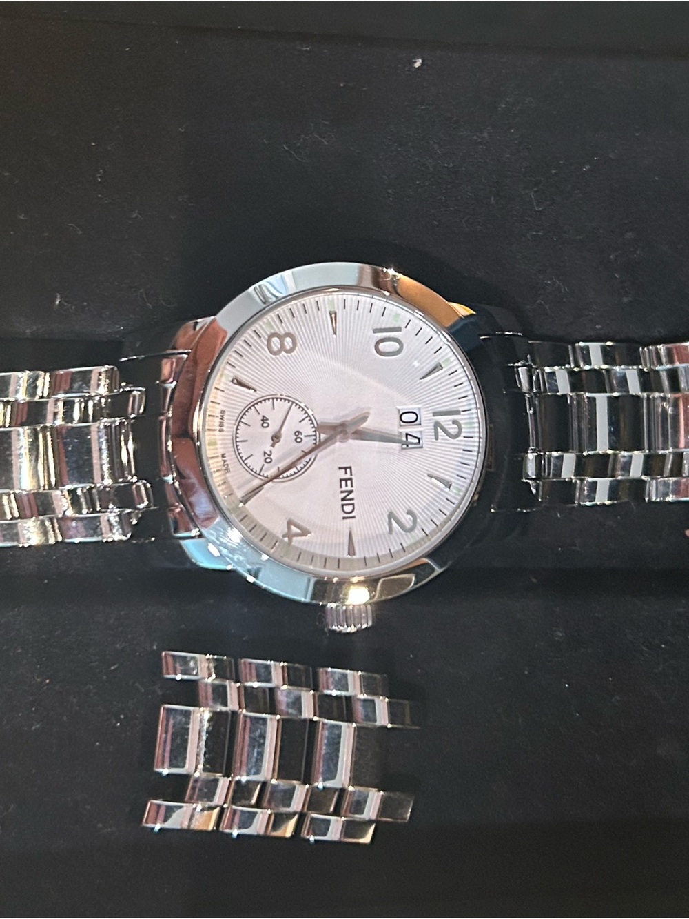FENDI 2100G Silver Round Men's Watch with coa card